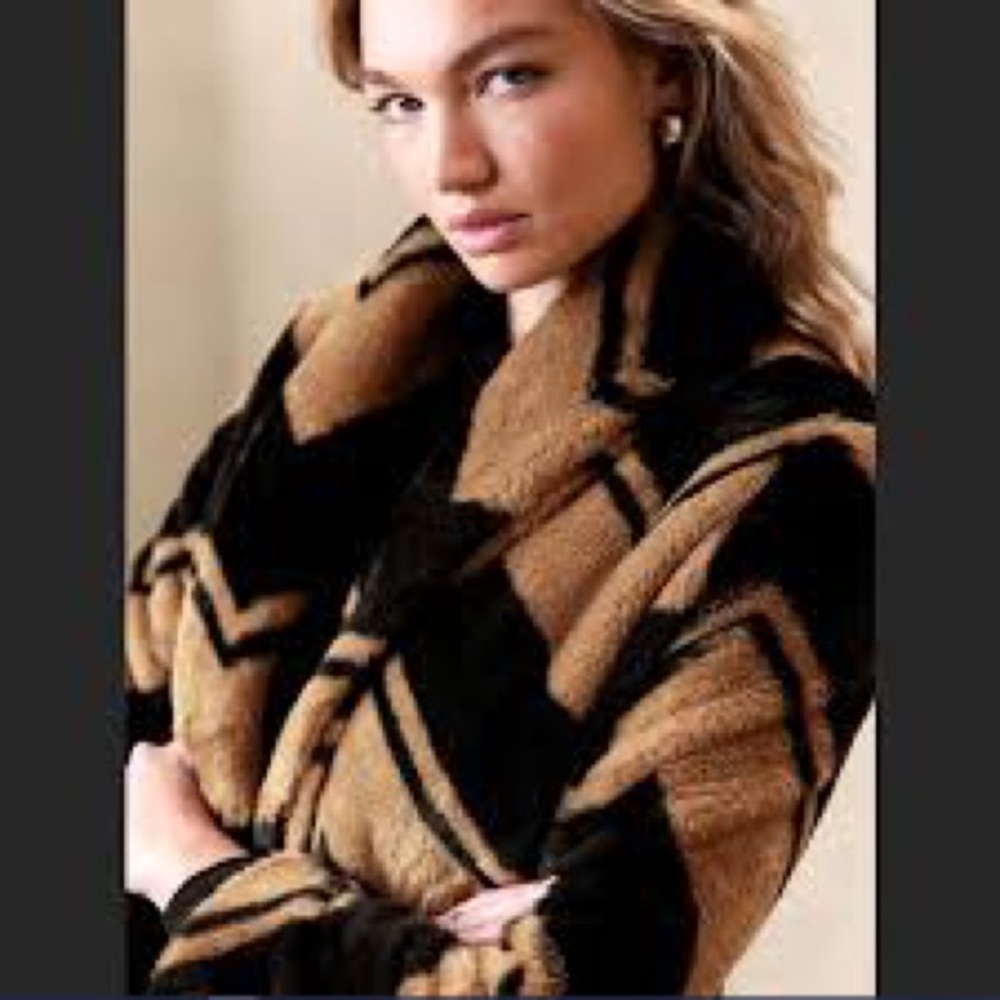 $300 Banana Republic Chevron Faux-Fur Belted Long Coat – Size XS